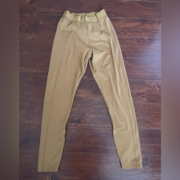 Victoria Secret PINK Ultimate Leggings in Tan - Picture 4 of 7